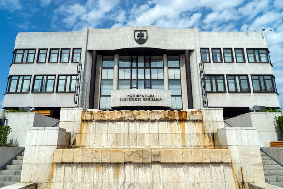 Unják az ukránokat támogató politikusokat a szlovákok