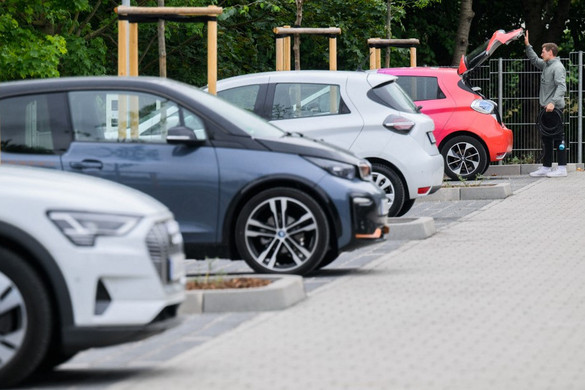 Jövő Mobilitása Szövetség: egyre többen használják saját autó helyett a carsharinget