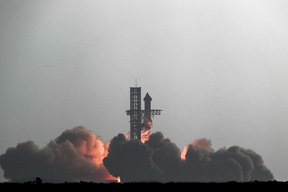 Egy autó is áldozatául esett a SpaceX rakétájának