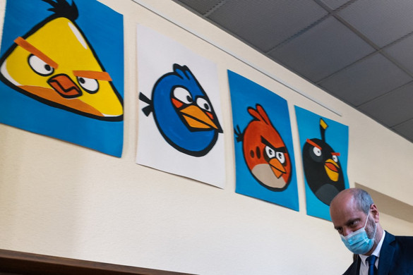 Gazdát cserélnek a „dühös madarak”