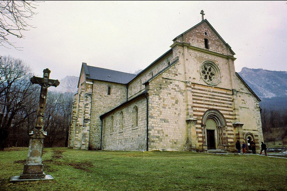 Rejtélyes koponyákat és feliratot fedeztek fel egy hazai templomban