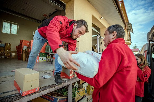 Tizenhétezer család kaphat élelmiszercsomagot a Katolikus Karitásztól