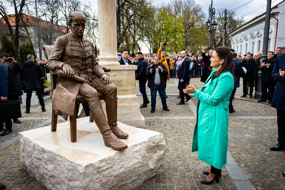 Bírságot kapott a Kölcsey-szobor felirata miatt egy polgármesteri hivatal Erdélyben