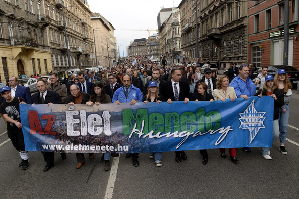 Az emlékezés és az oktatás fontosságát hangsúlyozták az Élet menetén