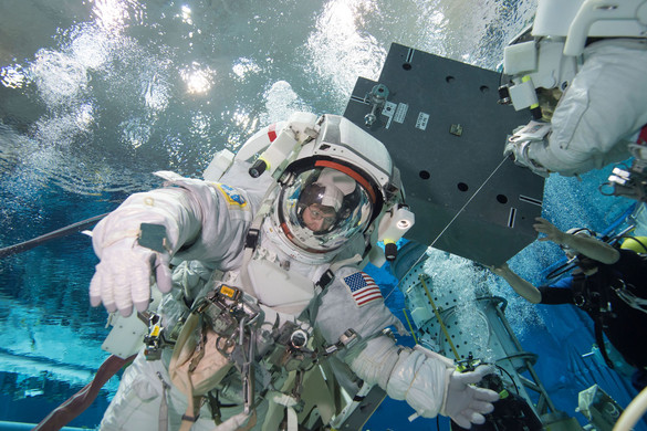 A NASA hatalmas, víz alatti Hold-szimulátort épített + VIDEÓ