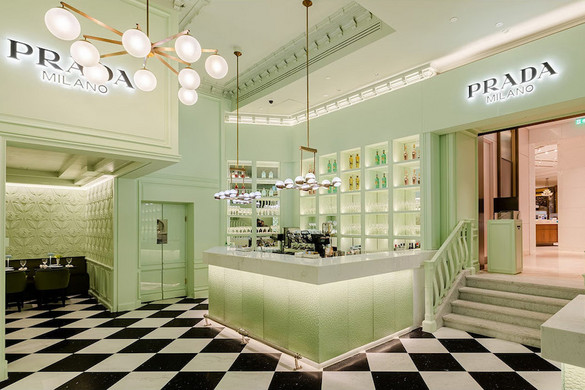 Luxuskávézót nyitott a Prada a londoni Harrods-ban