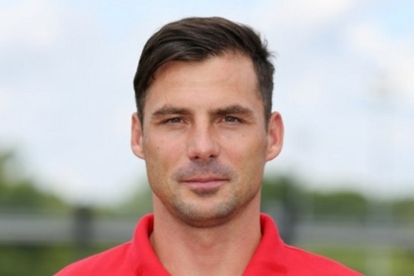Lőw Zsolt a játékvezető felé ,,viharzott", kiállították
