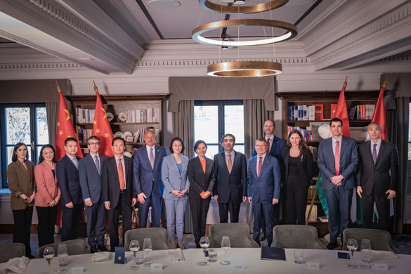 Matolcsy György üzleti ebéden fogadta a China Construction Bank elnökét