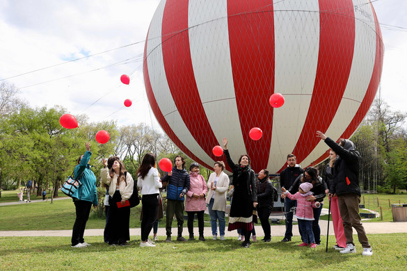„Betegségelengedő” ballonozással segítik a beteg gyermekek gyógyulását