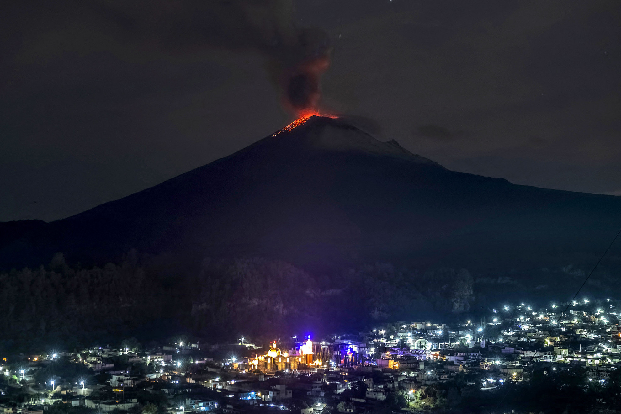 Május 22., hétfő: További fennakadásokat okoz a légi közlekedésben a Popocatépetl vulkán tevékenysége. Szakértők ugyanakkor úgy vélik, hogy a vulkanikus tevékenység korlátozott mértékű marad