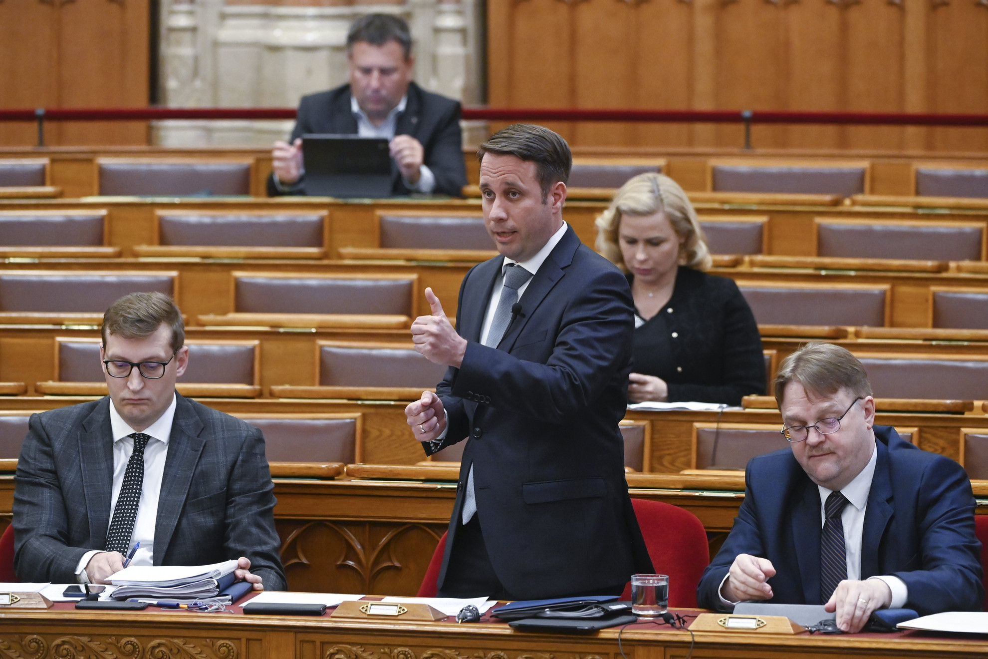 Dömötör Csaba, a Miniszterelnöki Kabinetiroda parlamenti államtitkára napirend előtti felszólalásra reagál az Országgyűlés plenáris ülésén 2023. május 8-án