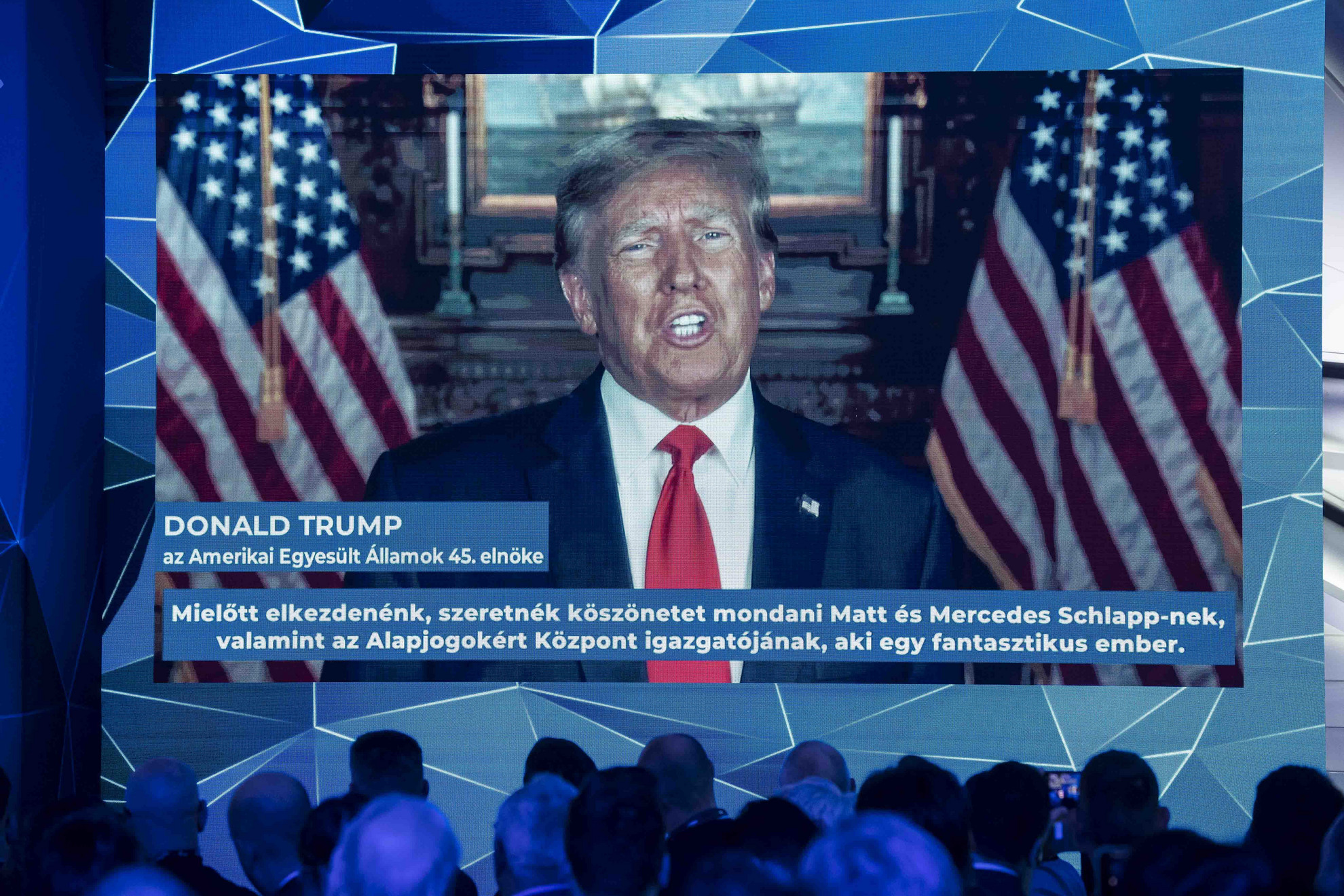 Donald Trump volt amerikai elnök videóüzenete a CPAC Magyarország kétnapos konzervatív konferencia második napján a Bálna Budapestben 2023. május 4-én. A Konzervatív Politikai Akció Konferencia (CPAC) a jobboldal egyik legnagyobb nemzetközi tanácskozása.