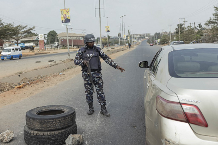 Fotó: AFP/Patrick Meinhardt Fegyveresek támadtak egy amerikai követségi konvojra Nigériában