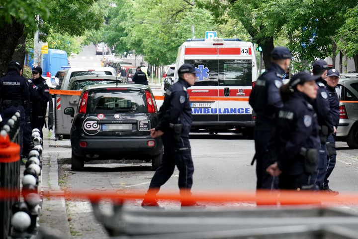 Fotó: AFP/Oliver Bunic Továbbra is őrizetben marad a szerb iskolai lövöldözést elkövető gyerek apja