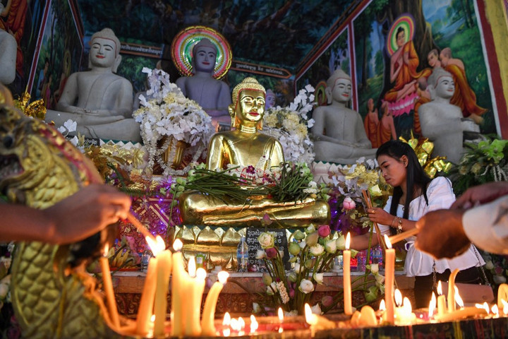 Fotó: TANG CHHIN SOTHY / AFP Buddha születésének napját ünnepelték Kambodzsában