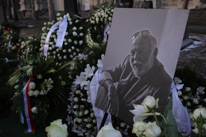 Senki nem jár Andy Vajna sírjához