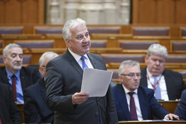 Fidesz: A brüsszeli politika nem hagy teret a béke hangjának