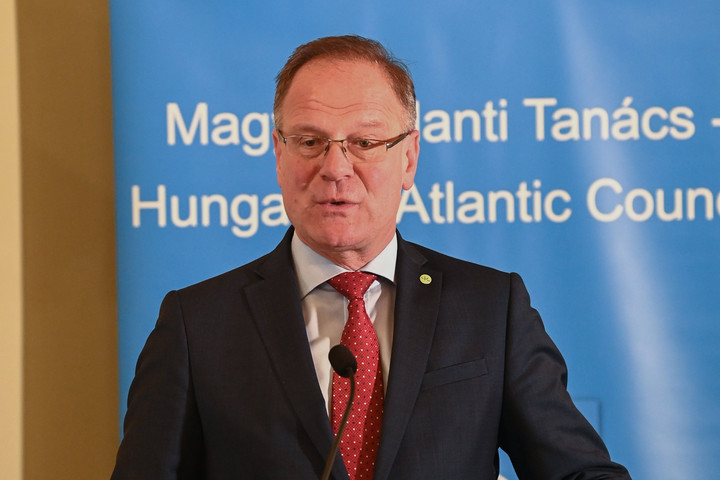 Navracsics Tibor: Európát a radikalizálódás felé viszi el a nemzedékváltás