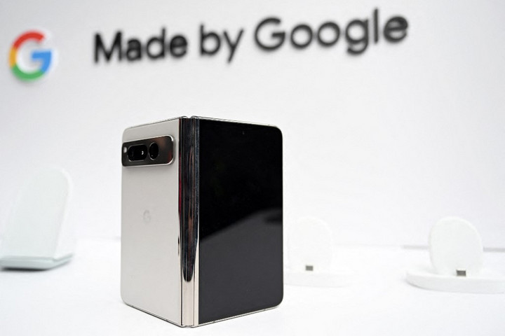 Fotó: AFP/Josh Edelson Komoly kihívót kapott a Samsung hajlítható telefonja