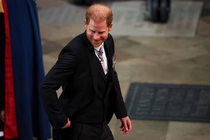 Fotó: PHIL NOBLE / POOL / AFP Harry herceg új portréján mintha kicsit megszaladt volna a Photoshop