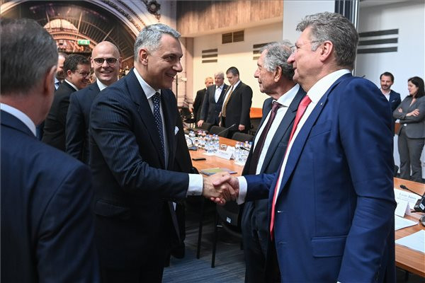 Lázár János: Ki kell dolgozni a feladat- és felelősségmegosztást a MÁV-nál