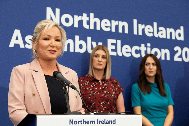 Fotó: AFP/Paul Faith Tarolt a Sinn Féin