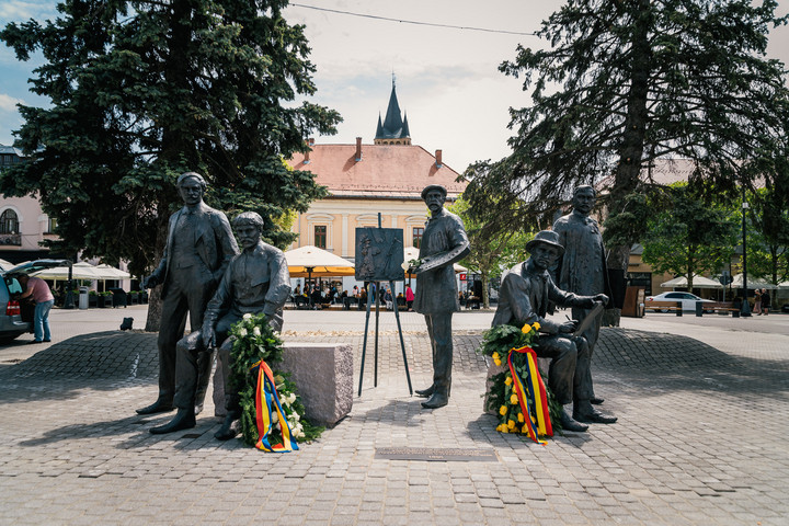 Fotó: Facebook/Kolozsvári Rádió Felavatták a nagybányai művésztelep alapítóinak szobrát Nagybányán