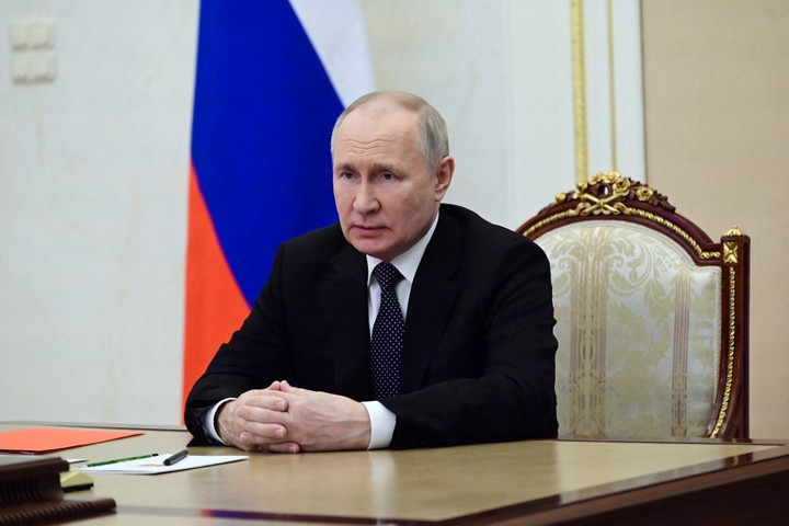 Putyin: Meg kell akadályozni a belpolitikai zavarkeltést