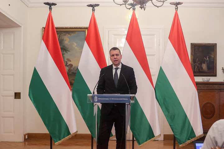 Fotó: MH/Török Péter Menczer Tamás: Hazaérkezett az utolsó sérült is