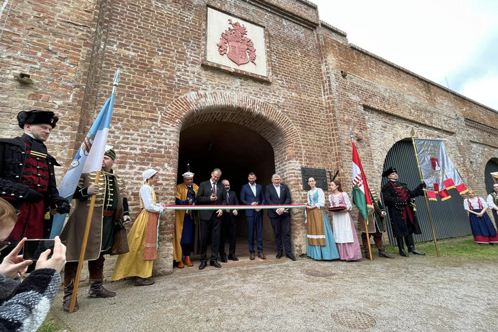 Átadták a megújult szigetvári Zrínyi-várat