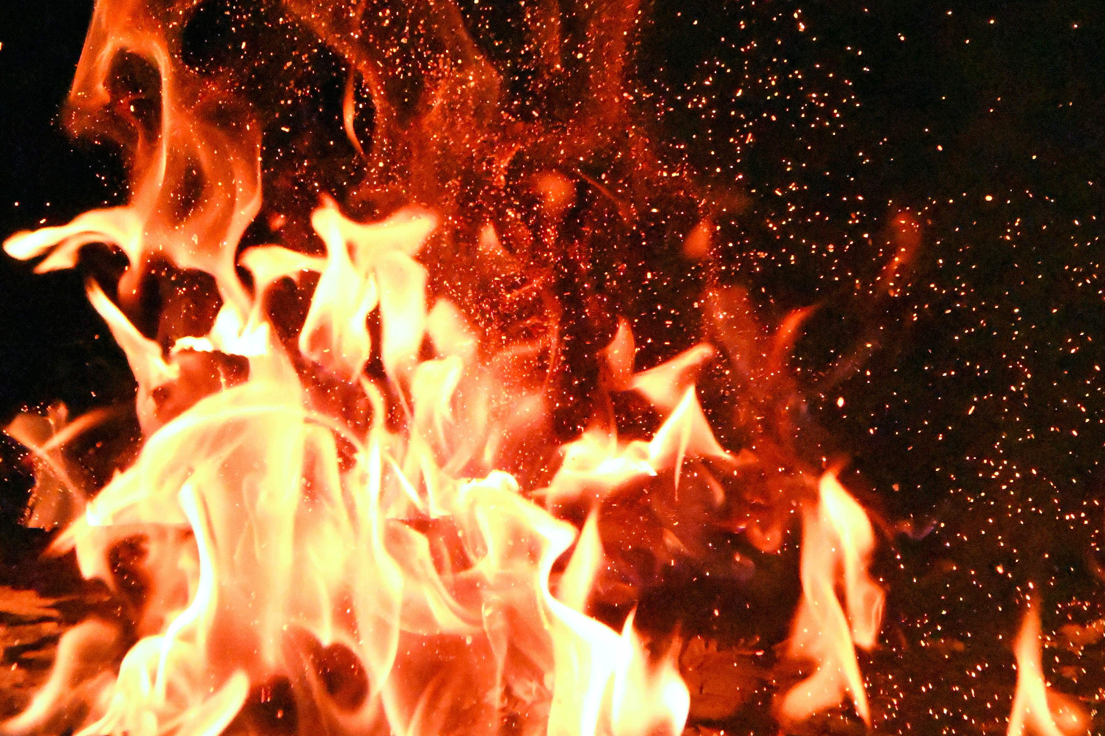 Come to the fire. Всполохи огня. Пламя края. Источник огня. Из искры возгорится пламя.