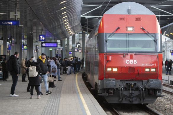 Jövő pénteken zárul a győri fővonal felújításának második üteme