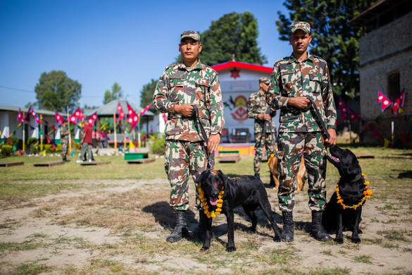 Felért az Everestre a nepáli hadsereg szemétszedő csapata