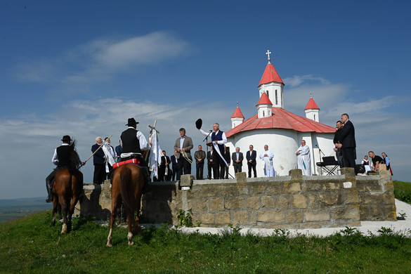 Digitális perselyekbe is lehet adakozni néhány templomban Erdélyben