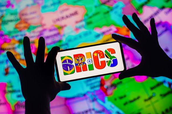 Financial Times: Szaúd-Arábia is csatlakozik a BRICS-bankhoz