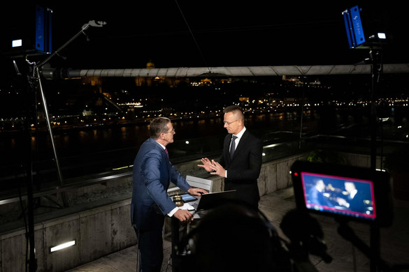 Szijjártó Péter: Folyamatosan sértegetnek minket!