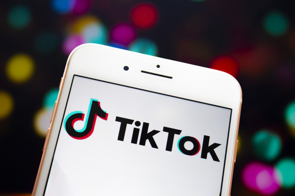 Akár 10 ezer dolláros büntetést is kaphatnak TikTok-használatért Montanában