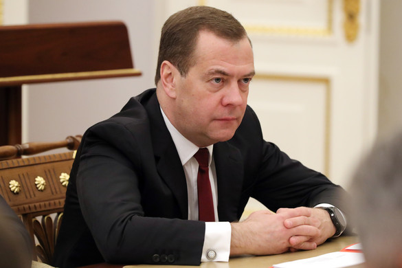 Medvegyev hitleri véget jósol a „zöld ruhás kijevi drogosnak”