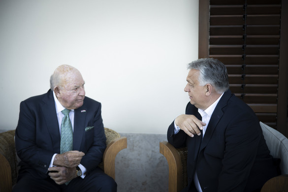 Orbán Viktor David Cornsteinnel tárgyalt