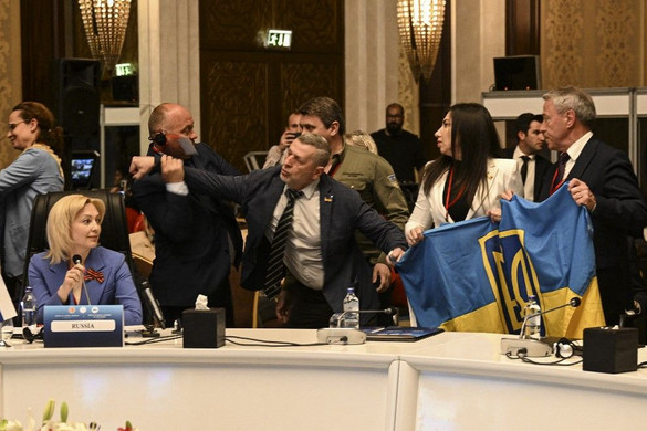 Dulakodni kezdtek ukrán és orosz küldöttek egy ankarai találkozón