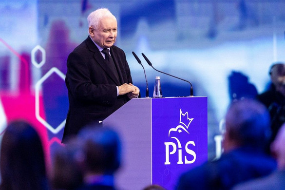 Jaroslaw Kaczynski a családtámogatások emelését ígérte a Jog és Igazságosság programkongresszusán