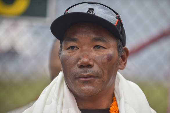 Serpákat tüntettek ki a Mount Everest első megmászásának 70. évfordulóján