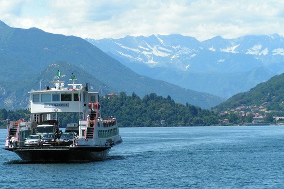 Egy turistahajó felborult a Maggiore-tóban Olaszországban