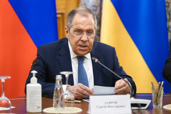 Lavrov: Világszerte megkezdődött a dollármentesítés