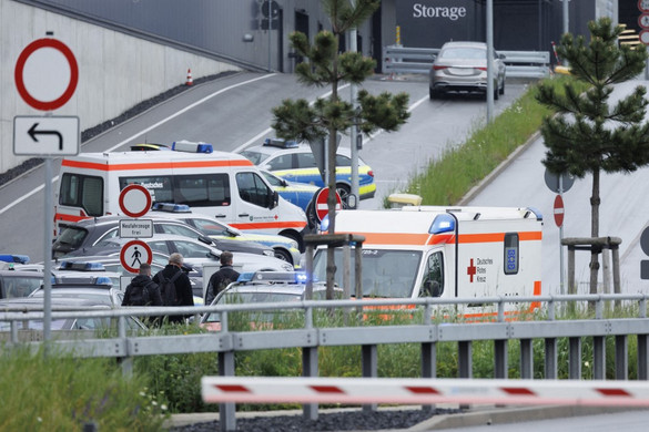 Halálos lövöldözés volt egy németországi Mercedes gyárban