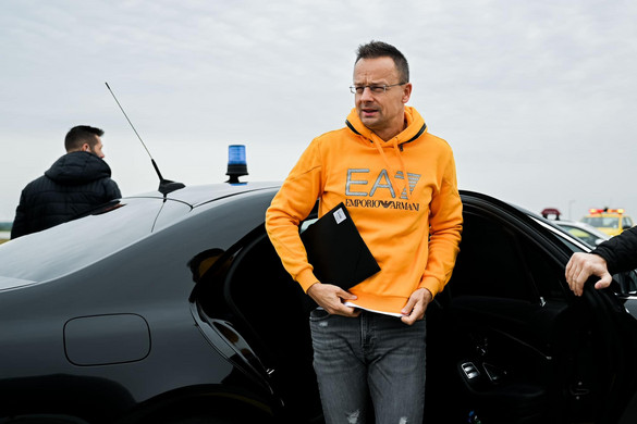 Szijjártó Péter Kínában tárgyal hétfőn
