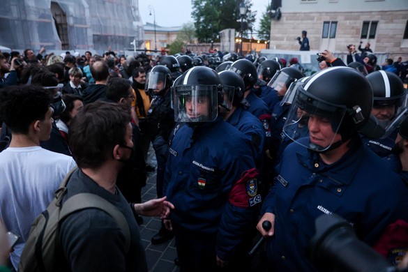 Jogszerűen használt kényszerítőeszközt a rendőrség a szerdai jogellenes gyűlésen