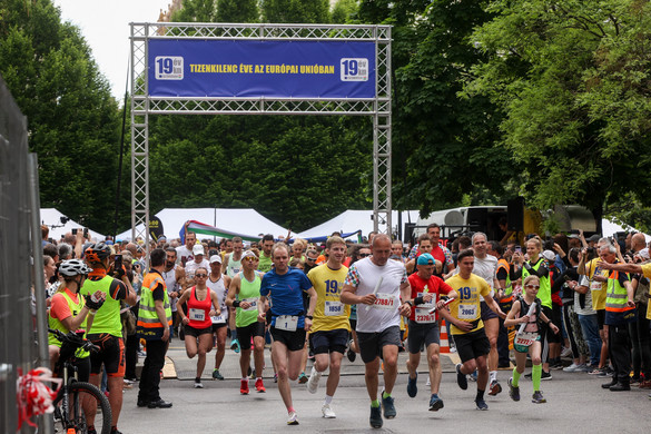 Fotó: MH/Török Péter Közel harmincezer futó áll rajthoz az Ultrabalatonon