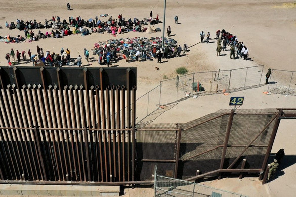 Csökkent a nyomás, de továbbra is túlzsúfoltak az amerikai migrációs központok a mexikói határnál