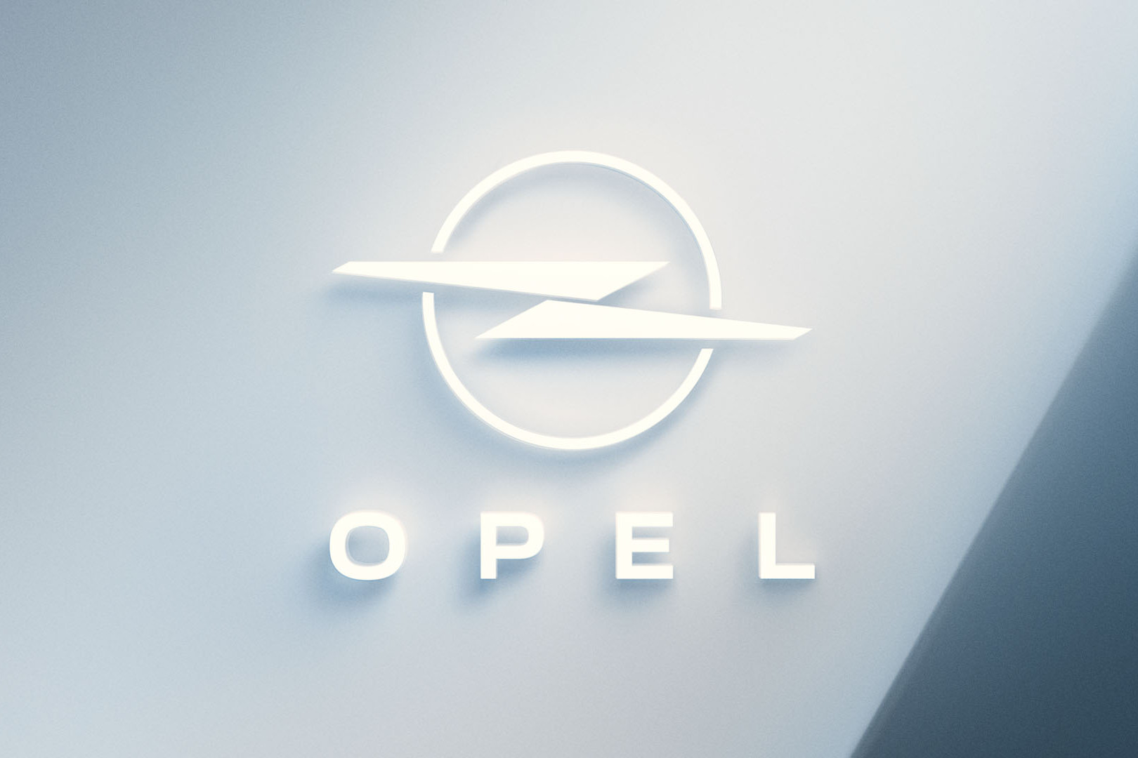 Fotó: Opel/Facebook A Villám - vagy németül Blitz - szorosan kapcsolódik az elektromossághoz, és ideális embléma az Opel elektromobilitás-korszakhoz való viszonyának szimbolizálására.